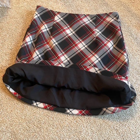 Red, black & cream H&M mini skirt - Picture 5 of 6